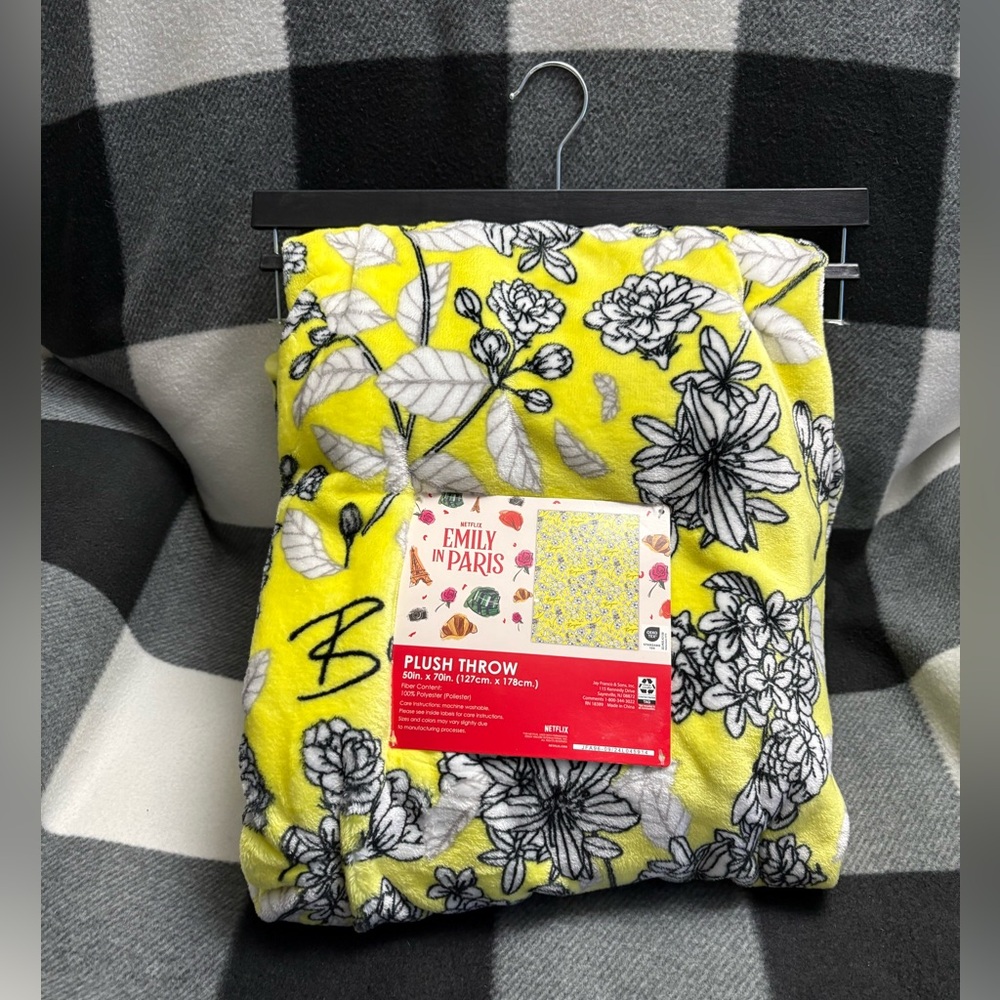 Emily in Paris Throw Blanket NWT